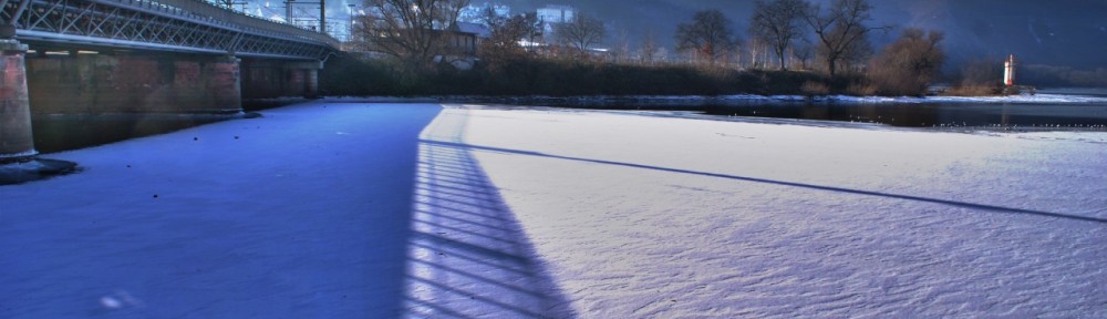 Zugefrorene Nahe - Blick Richtung Rhein Nahe Eck